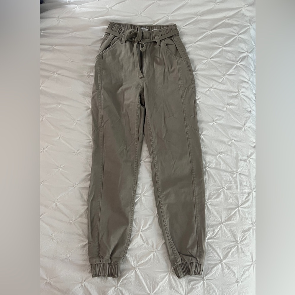 Hollister high rise jogger cargo pants